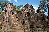 Banteay Srei temple - second enclosure west entrance